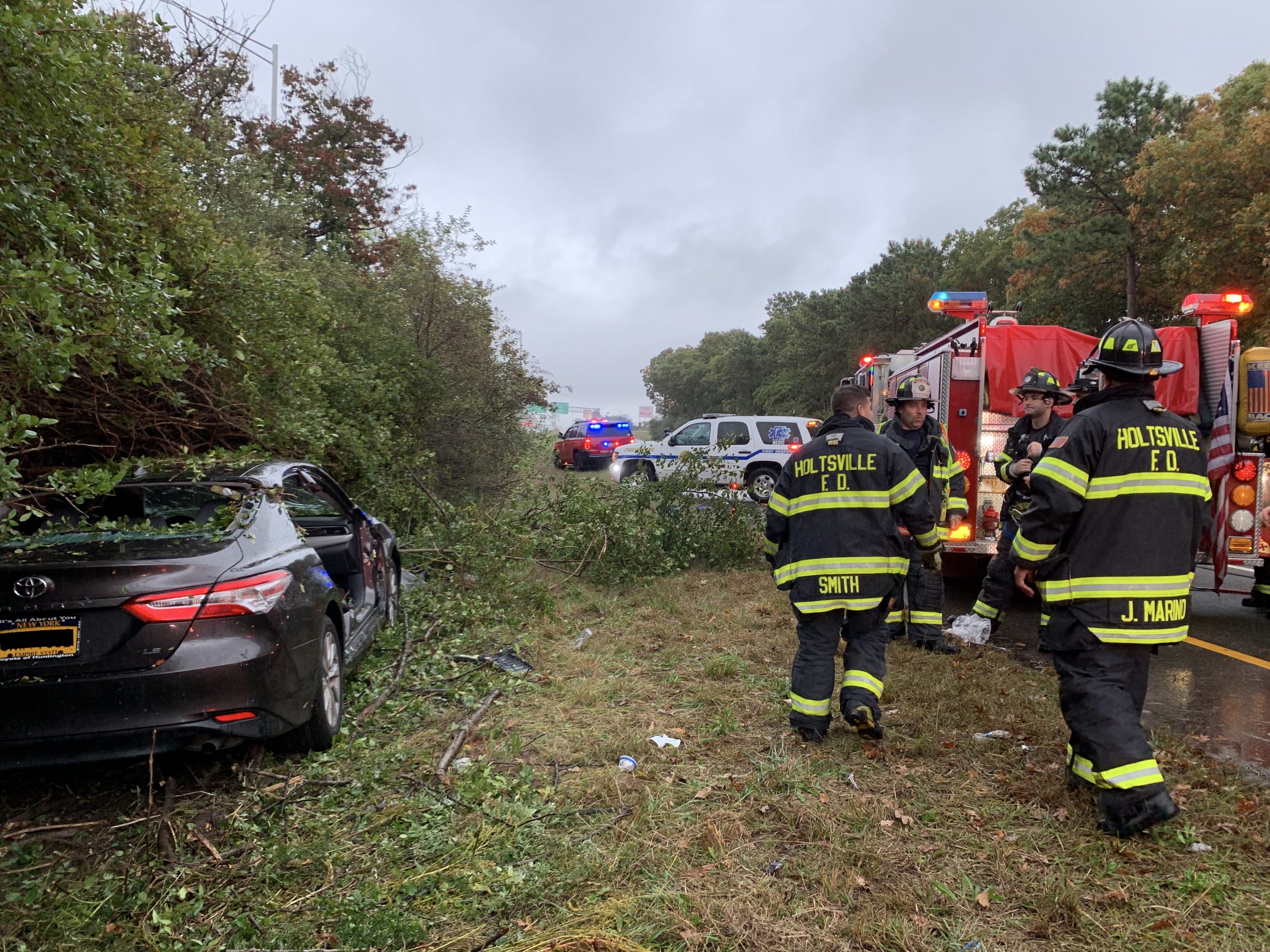 Holtsville FD Responds to Heavy Rescue