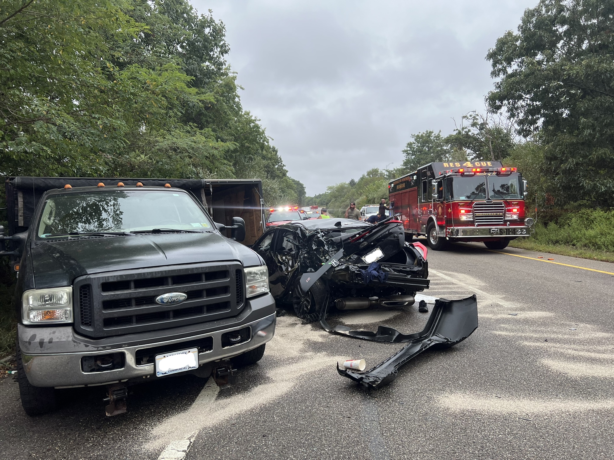 Holtsville FD Responds to MVA with Trailer