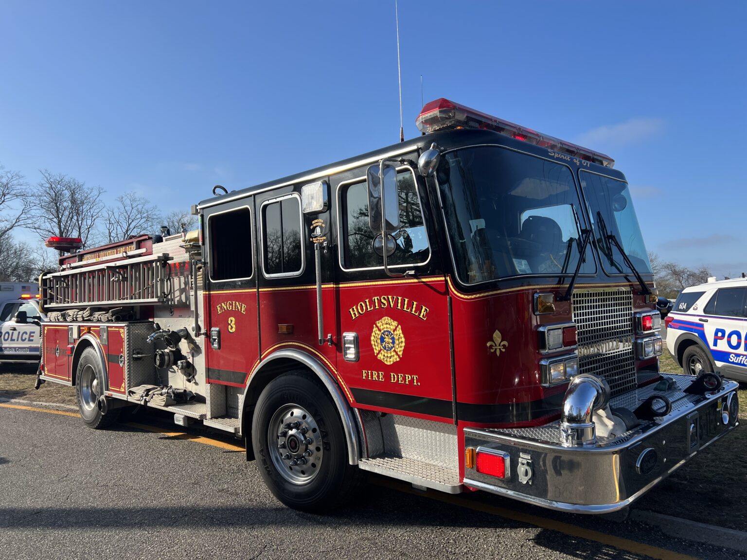Holtsville FD Responds to a Heavy Rescue on Nicolls Road Holtsville