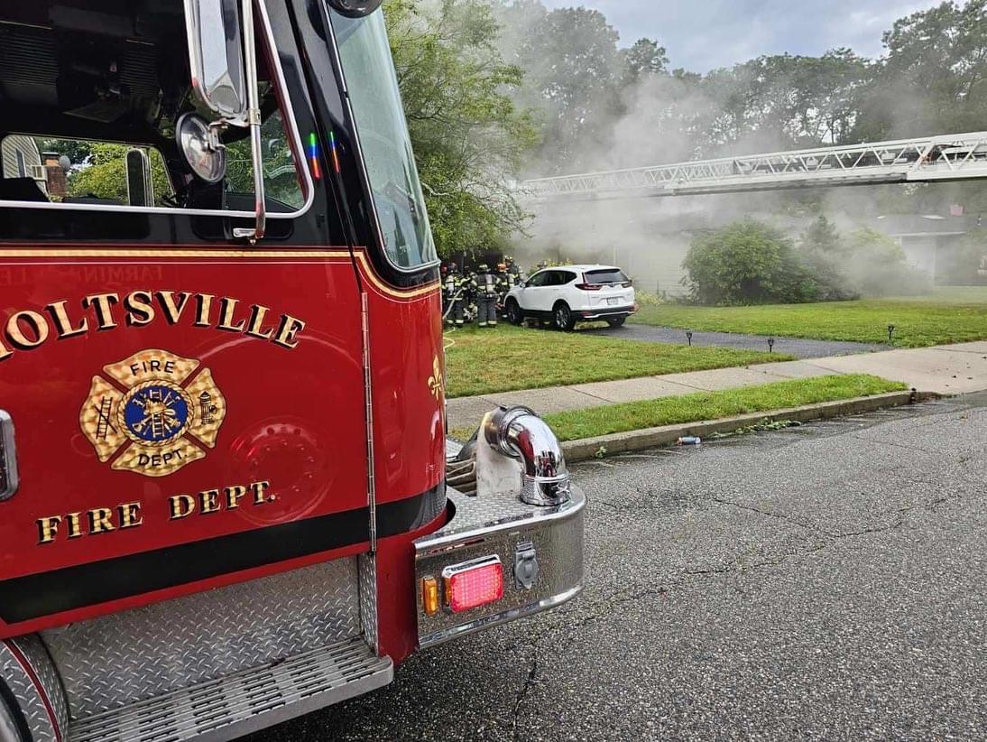Holtsville FD Responds to Farmingville Fire District for a Residential Fire