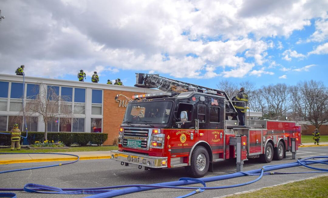 Holtsville FD Responds to Lake Ronkonkoma Fire District for a Commercial Fire on Hudson Avenue